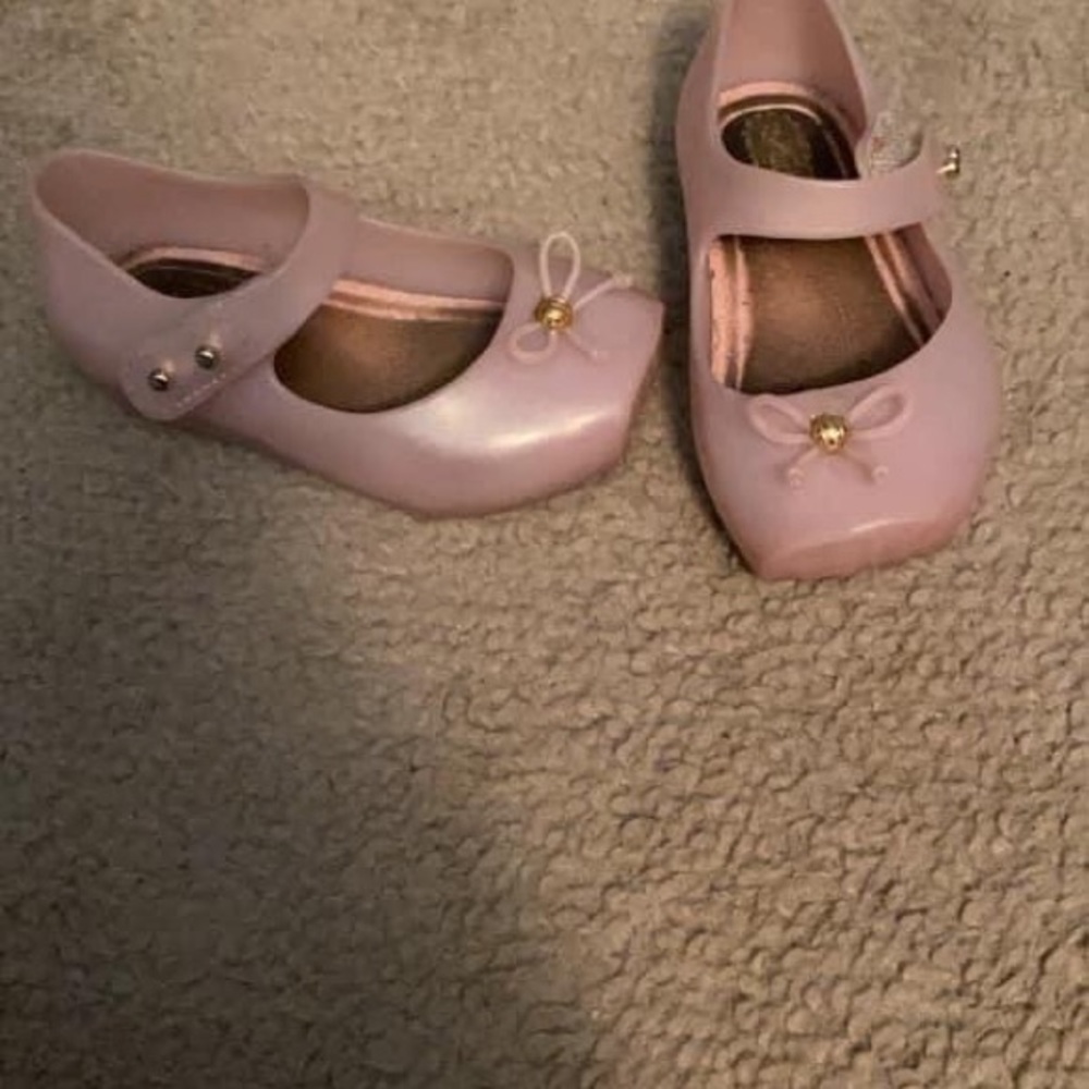 Size 7 mini Melissa GUC